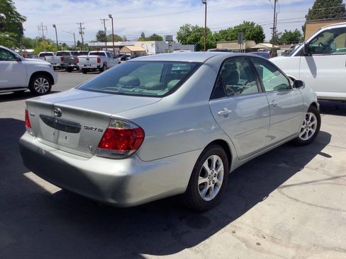 Used 2005 Toyota Camry XLE FWD image 9