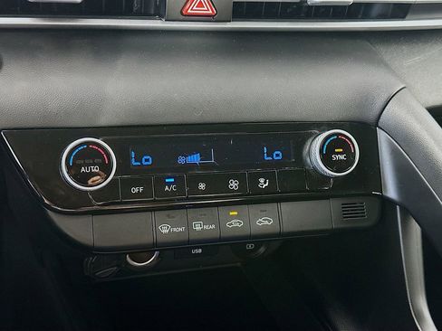 Used 2023 Hyundai Elantra SEL FWD image 18