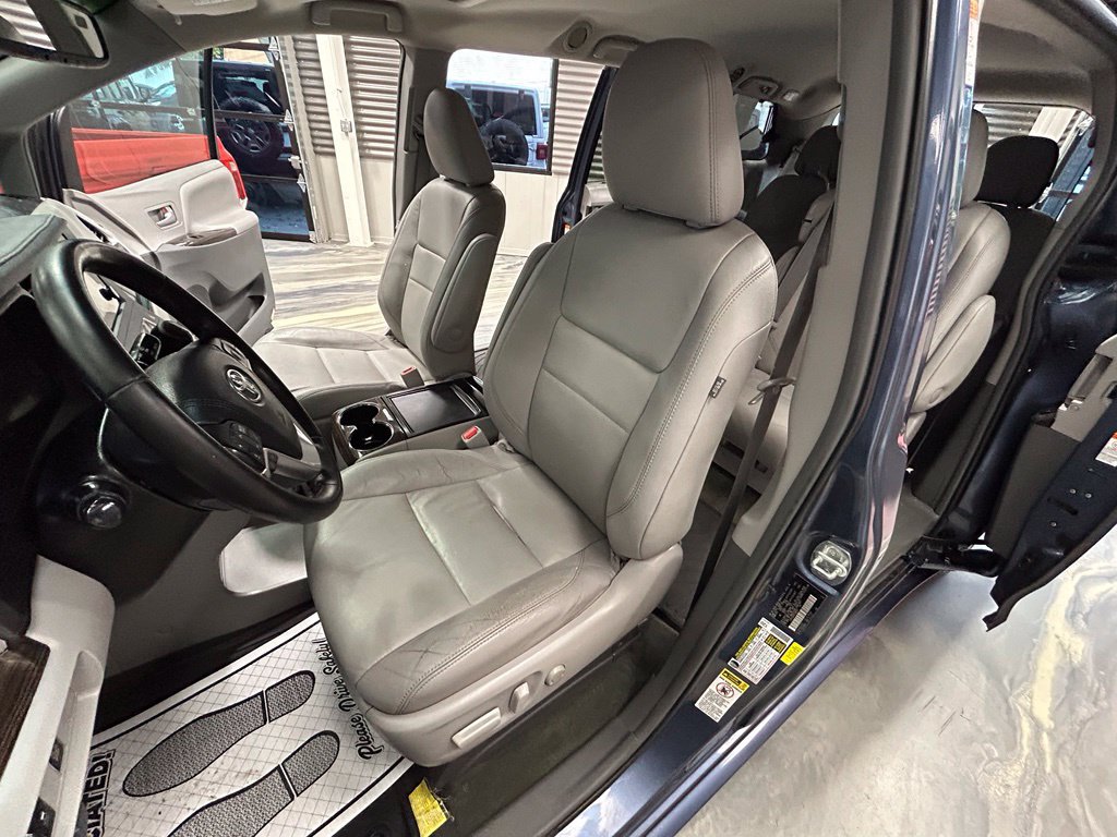 Used 2015 Toyota Sienna XLE FWD image 10
