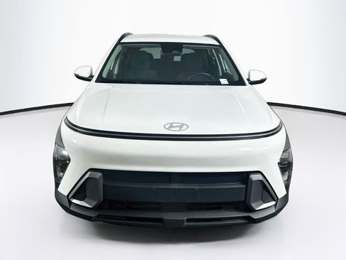 Used 2025 Hyundai Kona SEL FWD image 2