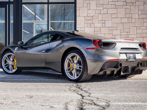 Used 2017 Ferrari 488 GTB image 5
