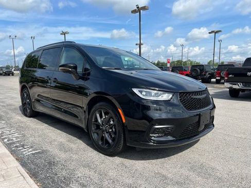 New 2025 Chrysler Pacifica Limited FWD image 5