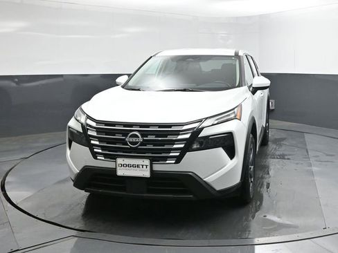 Used 2025 Nissan Rogue SV FWD image 8