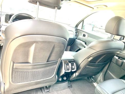 Used 2023 Kia Sorento SX AWD/4WD image 15
