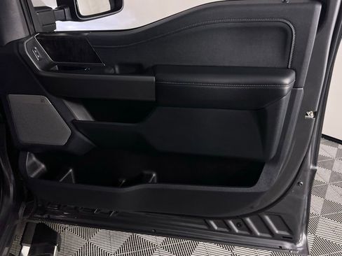 Used 2025 Ford F250 Lariat w/ Chrome Package image 33