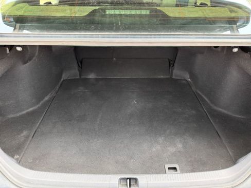 Used 2021 Toyota Camry SE w/ Convenience Package FWD image 18