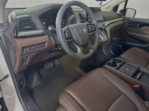 Used 2025 Honda Odyssey Touring image 9