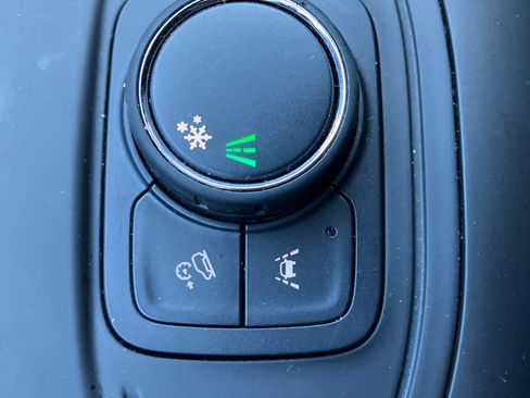 Used 2024 GMC Terrain SLE image 28