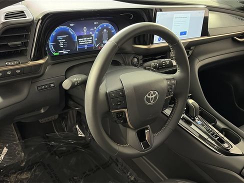 Used 2025 Toyota Crown Signia AWD/4WD image 12