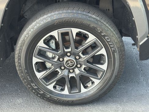Used 2022 Toyota Tundra Limited AWD/4WD image 37