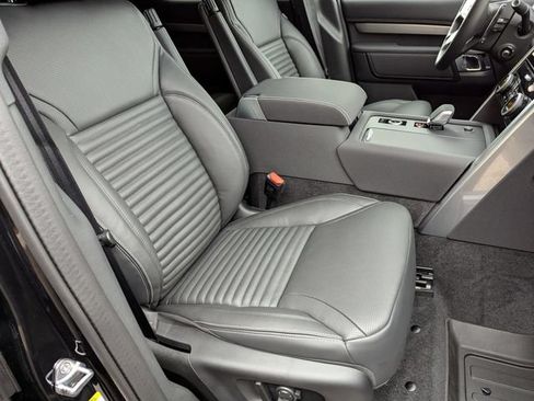 New 2025 Land Rover Discovery Dynamic SE AWD/4WD image 18