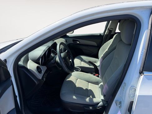 Used 2016 Chevrolet Cruze LT FWD image 9