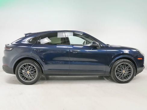 Certified 2024 Porsche Cayenne Coupe AWD/4WD image 9