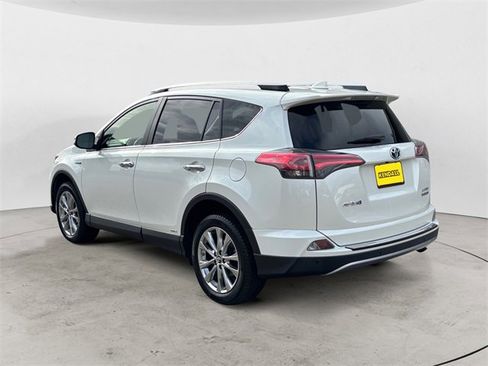 Used 2018 Toyota RAV4 Limited image 3