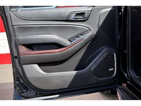 Used 2018 GMC Yukon SLE w/ HD Trailering Package AWD/4WD image 18