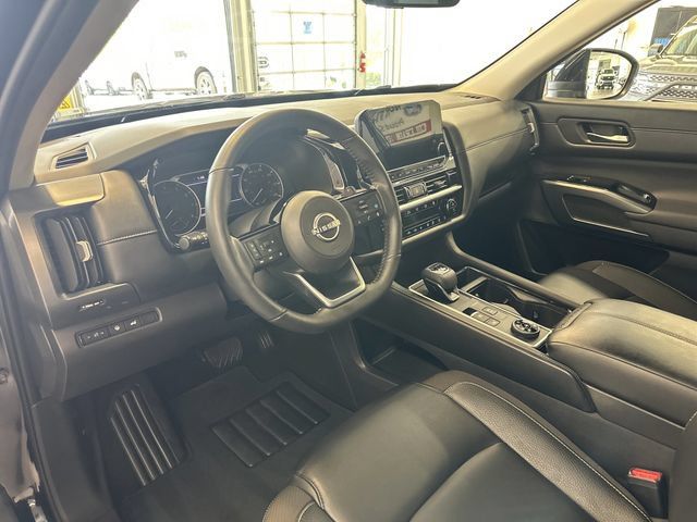 Used 2025 Nissan Pathfinder SL AWD/4WD image 24