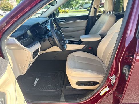 Used 2022 Jeep Grand Cherokee L Limited RWD image 18