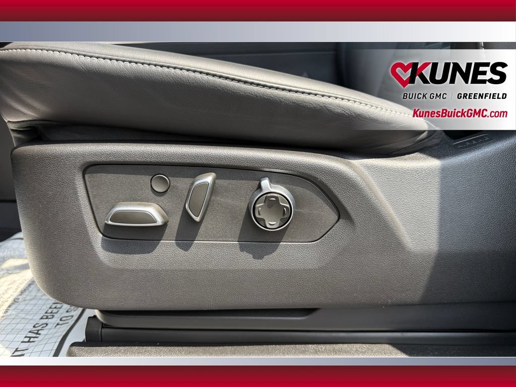 Used 2025 Cadillac Escalade Sport Platinum w/ LPO, Floor Liner Package AWD/4WD image 23