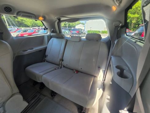 Used 2013 Toyota Sienna XLE FWD image 21
