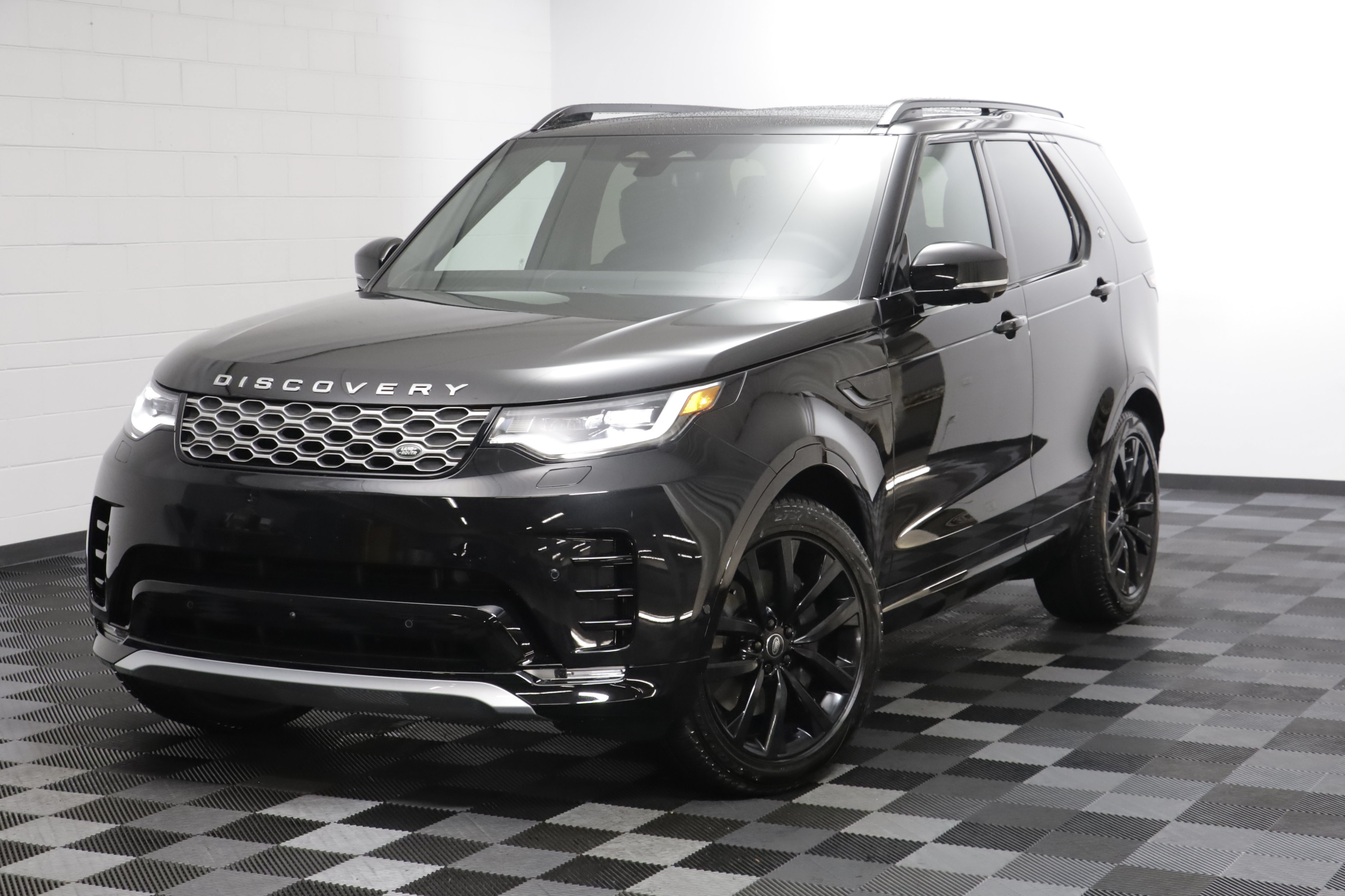 New 2026 Land Rover Discovery Limited Edition AWD/4WD image 1