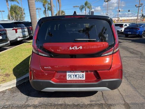 Certified 2024 Kia Soul LX image 4