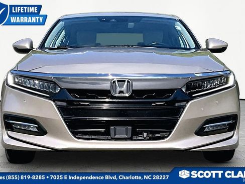 Used 2018 Honda Accord Touring image 2