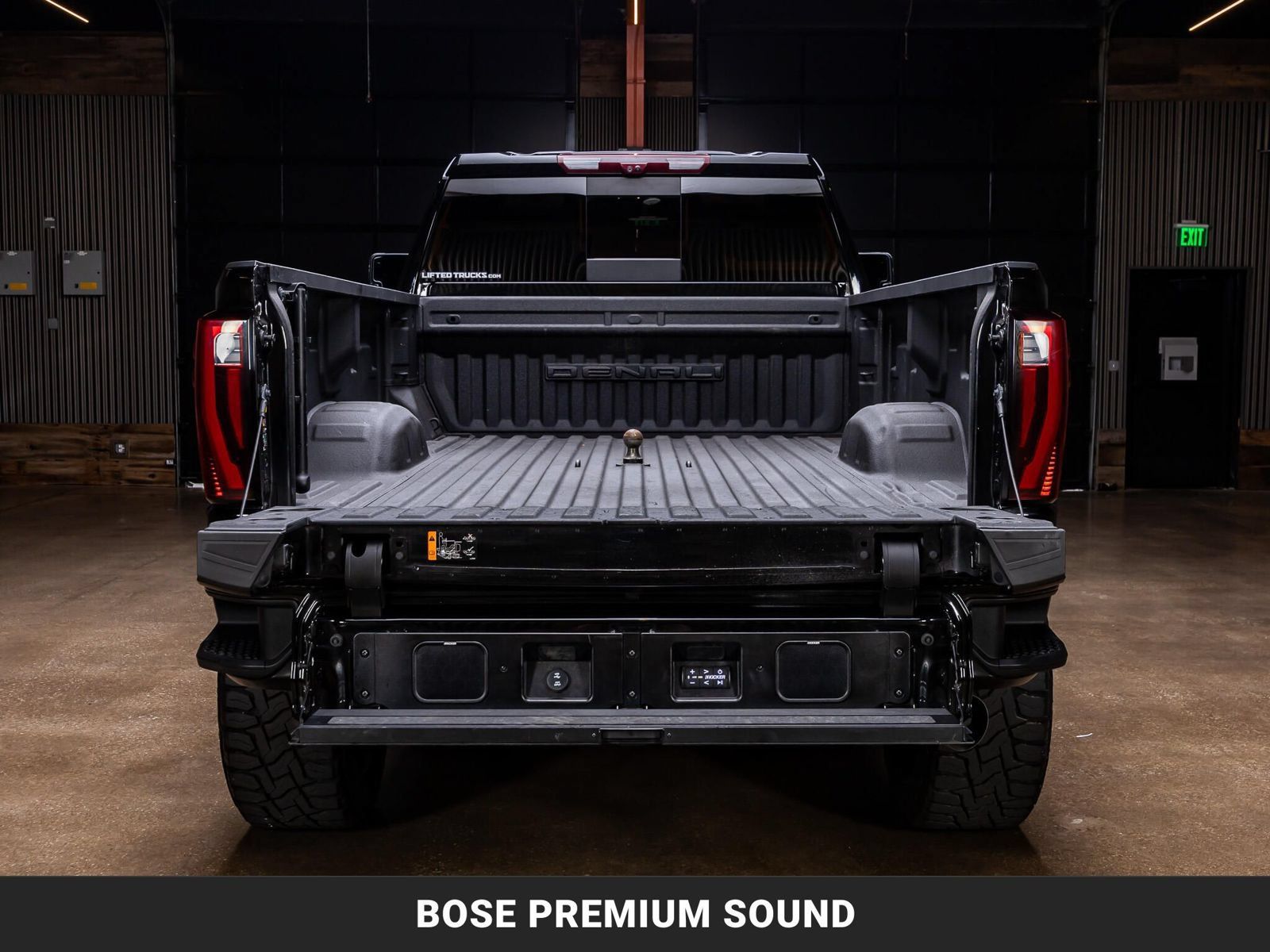Used 2024 GMC Sierra 3500 Denali Ultimate AWD/4WD image 8