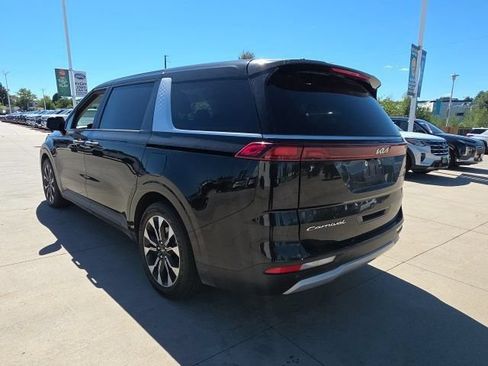 Used 2022 Kia Carnival EX FWD image 12