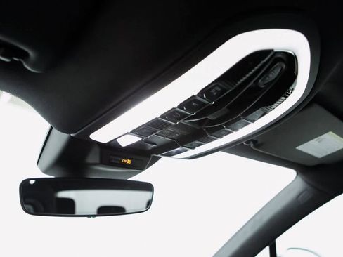 Certified 2025 Porsche Macan S image 22