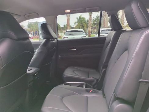 Used 2025 Toyota Grand Highlander FWD image 17