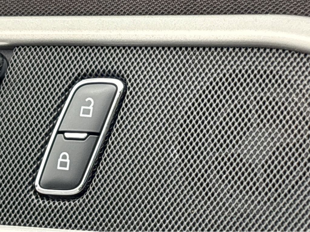 Used 2020 Ford Explorer XLT w/ Comfort Package AWD/4WD image 28