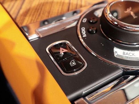 Used 2017 Rolls-Royce Dawn image 63