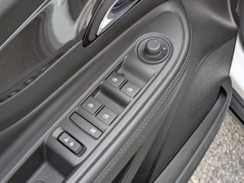 Used 2019 Buick Encore Essence w/ Experience Buick Package AWD/4WD image 10