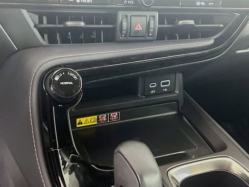 Used 2025 Lexus NX 250 FWD w/ Towing Package (2000 Lbs) image 12