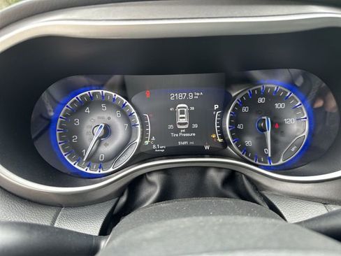 Used 2024 Chrysler Pacifica Touring-L FWD image 14