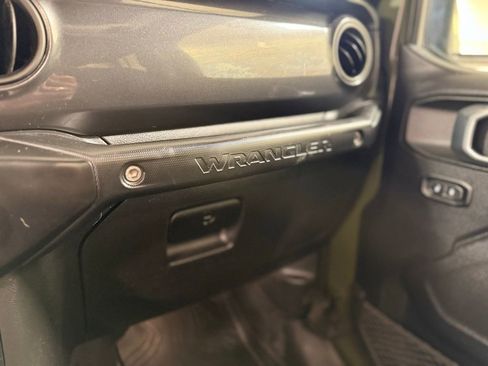 Used 2021 Jeep Wrangler Unlimited Sport AWD/4WD image 16