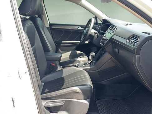 Used 2023 Volkswagen Tiguan SE FWD image 11