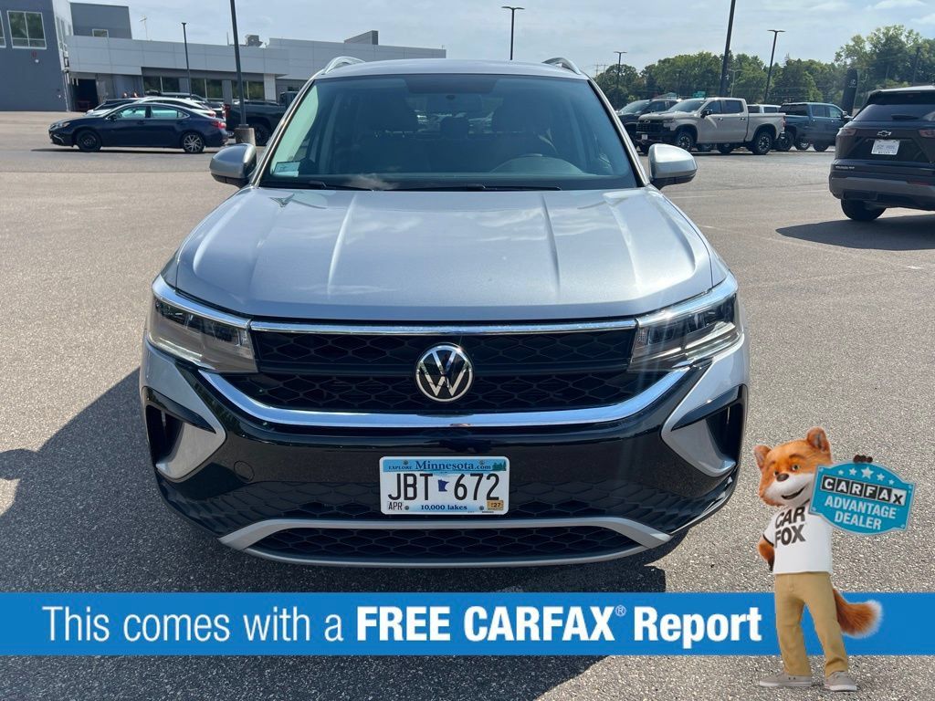 Used 2022 Volkswagen Taos SE AWD/4WD image 2
