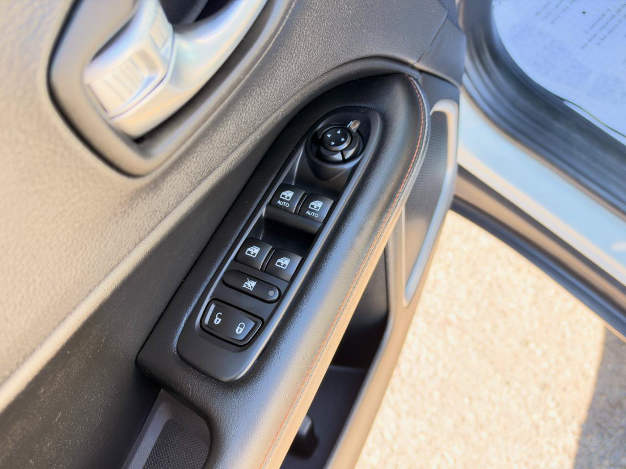 Used 2018 Jeep Compass Latitude w/ Popular Equipment Group AWD/4WD image 17