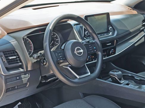 Used 2023 Nissan Rogue SV FWD image 13
