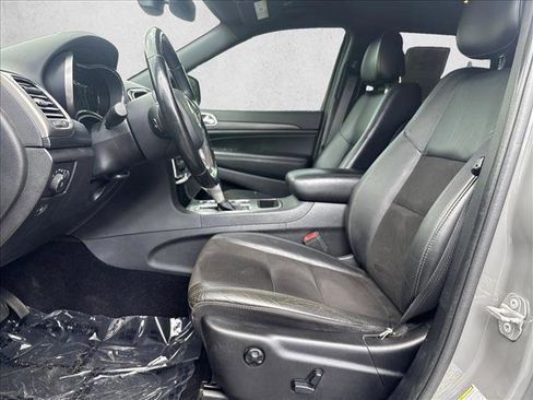 Used 2020 Jeep Grand Cherokee Altitude RWD image 10