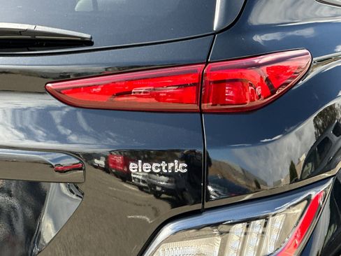 Used 2023 Hyundai Kona Limited w/ Cargo Package FWD image 34