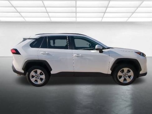 Used 2020 Toyota RAV4 XLE image 27