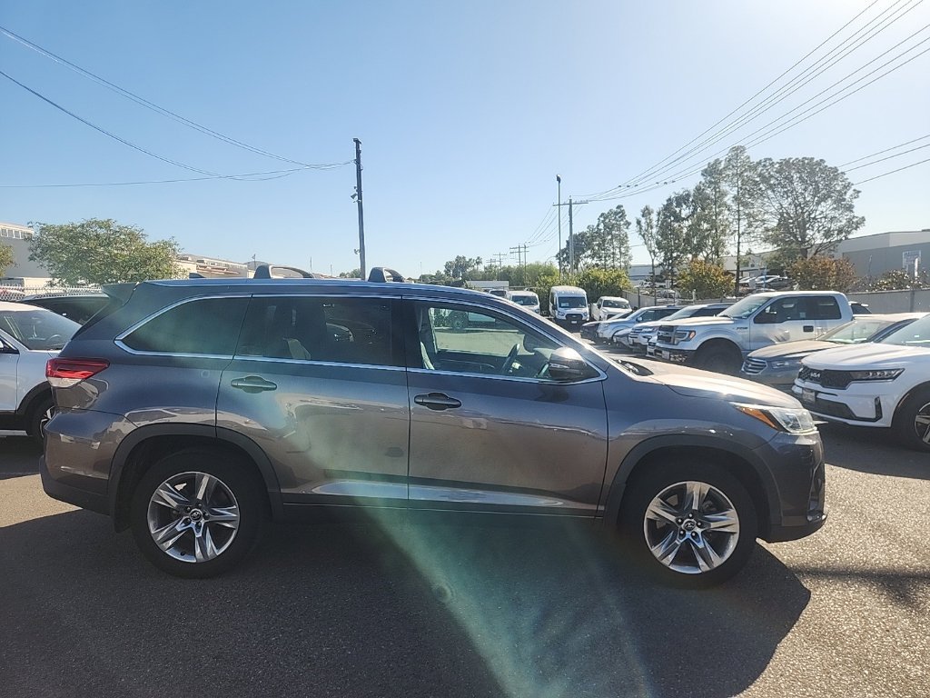 Used 2019 Toyota Highlander Limited AWD/4WD image 16