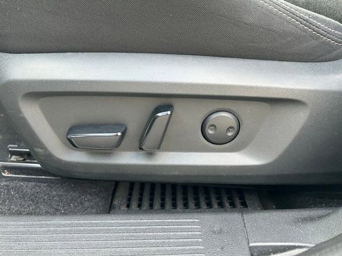 Used 2024 Nissan Rogue SV FWD image 16