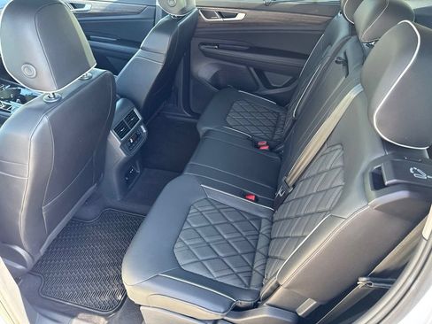 Used 2024 Volkswagen Atlas SEL Premium R-Line AWD/4WD image 25