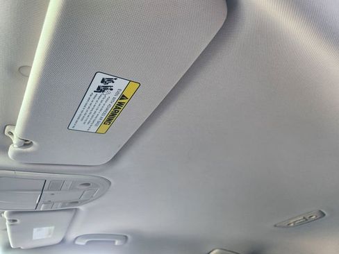 Used 2022 Genesis G70 2.0T image 24