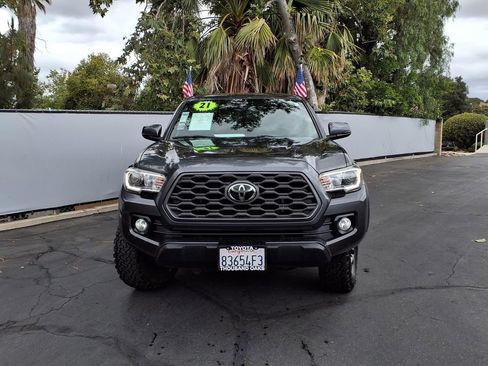Certified 2021 Toyota Tacoma TRD Off-Road w/ Technology Package AWD/4WD image 2