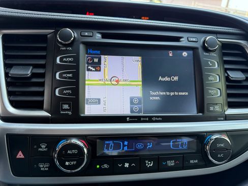 Used 2018 Toyota Highlander Limited image 32