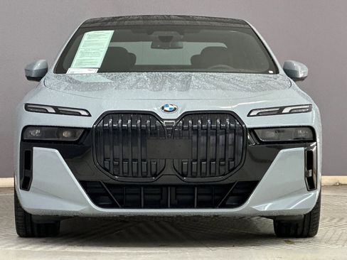 Certified 2023 BMW 760i xDrive image 5